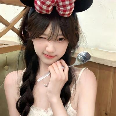 随盲柳入眠的女人